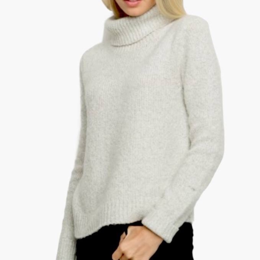 Brandy Melville Sweater // Small